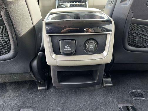 2024 Kia Carnival SX