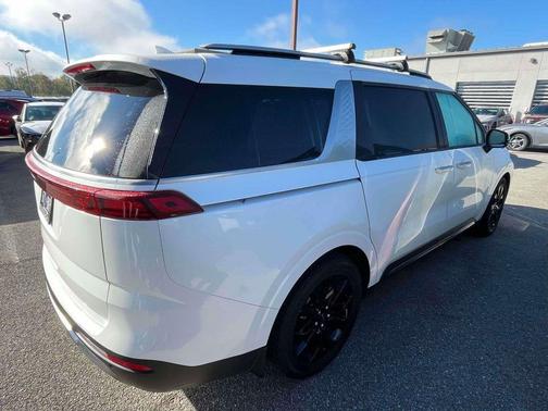 2024 Kia Carnival SX