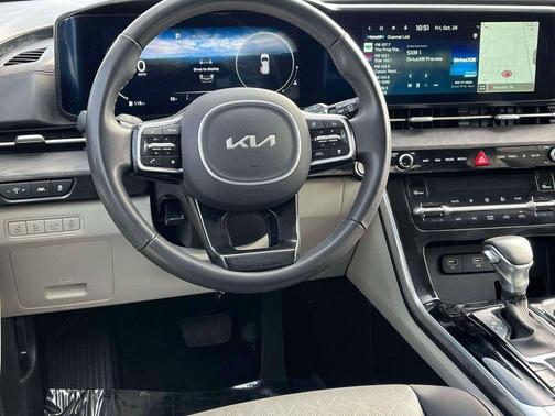 2024 Kia Carnival SX