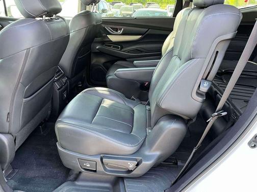 Crystal White Pearl 2020 Subaru Ascent Limited 7-Passenger