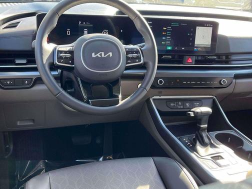2025 Kia Carnival LXS