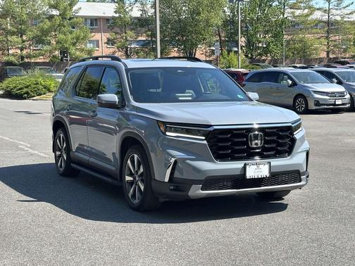 Sonic Gray Pearl 2023 Honda Pilot Touring 8-Passenger