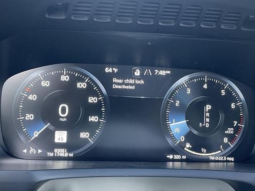 2016 Volvo XC90 T6 Momentum
