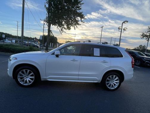 2016 Volvo XC90 T6 Momentum