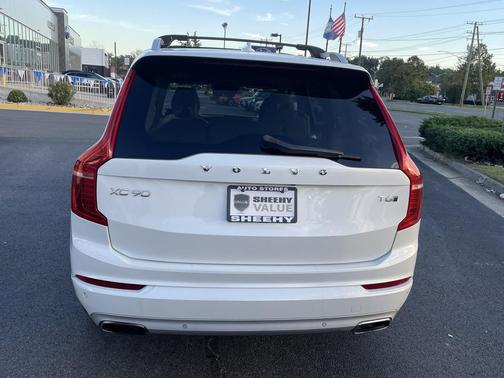 2016 Volvo XC90 T6 Momentum