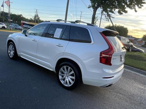 2016 Volvo XC90 T6 Momentum