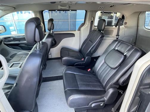 2014 Chrysler Town & Country Touring-L