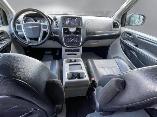 2014 Chrysler Town & Country Touring-L