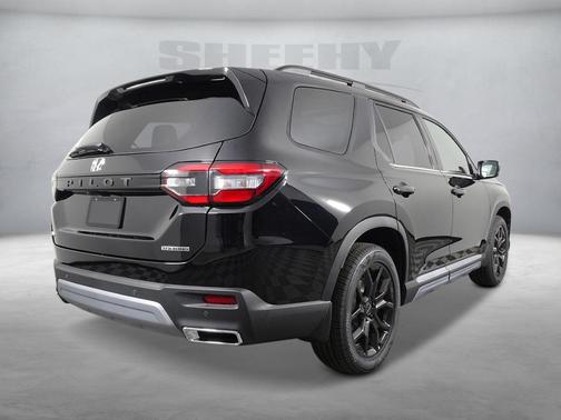 2025 Honda Pilot Touring 8-Passenger