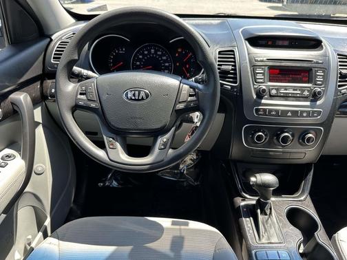 Bright Silver 2015 Kia Sorento LX