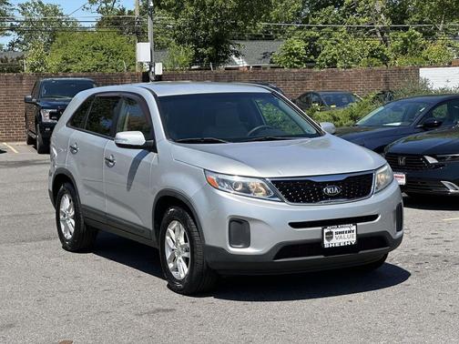 Bright Silver 2015 Kia Sorento LX
