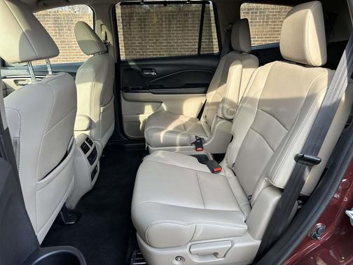 Scarlet 2022 Honda Pilot AWD Elite