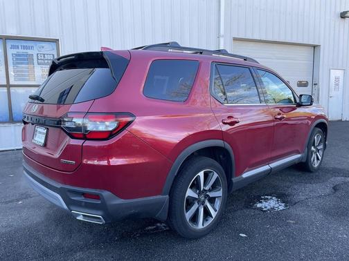 2023 Honda Pilot Touring 8-Passenger