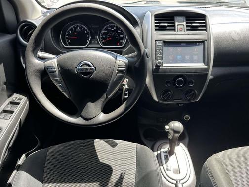 Gun Metallic 2019 Nissan Versa 1.6 SV
