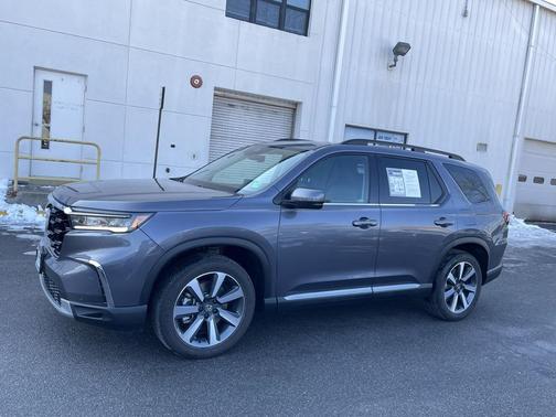 2023 Honda Pilot Touring 8-Passenger