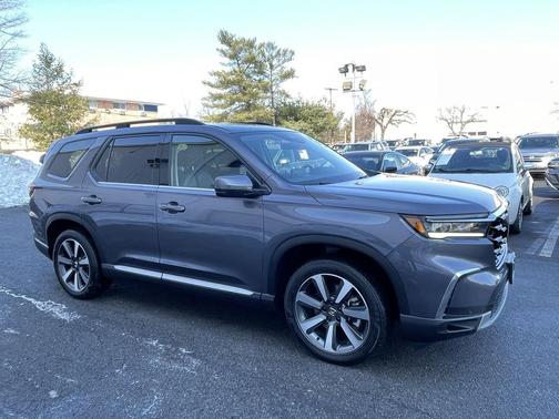2023 Honda Pilot Touring 8-Passenger