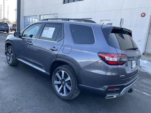 2023 Honda Pilot Touring 8-Passenger