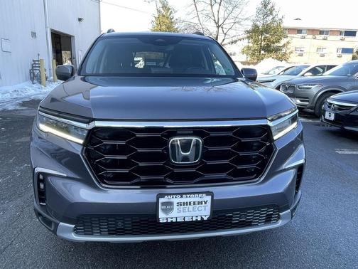 2023 Honda Pilot Touring 8-Passenger