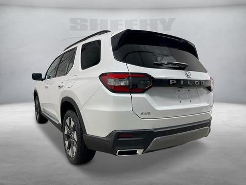 Platinum White Pearl 2026 Honda Pilot Touring 8-Passenger