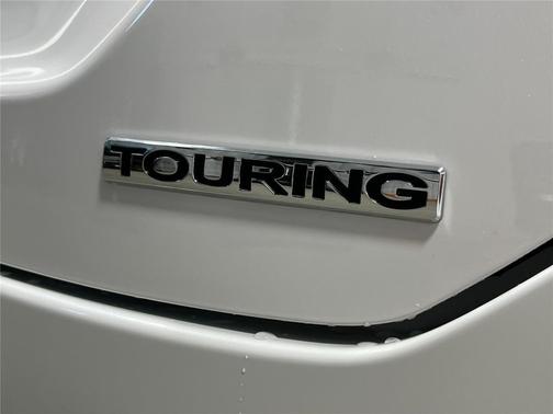 Platinum White Pearl 2026 Honda Pilot Touring 8-Passenger