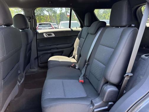 MAGNETIC 2015 Ford Explorer XLT