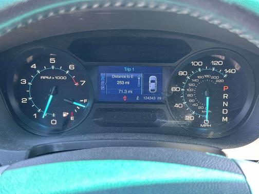 MAGNETIC 2015 Ford Explorer XLT