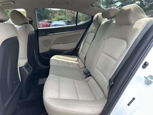 Quartz White Pearl 2017 Hyundai ELANTRA SE