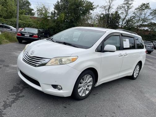 2011 Toyota Sienna XLE