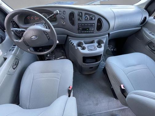 2008 Ford E350 Super Duty XL Wagon