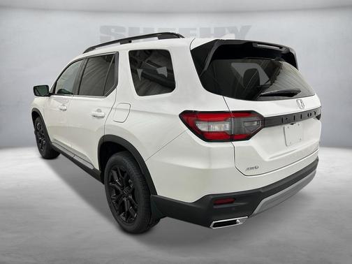 2025 Honda Pilot Touring 8-Passenger