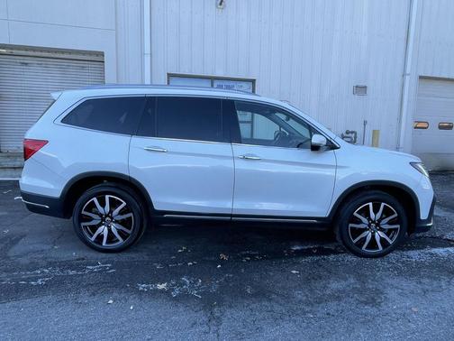 2022 Honda Pilot Touring 8-Passenger