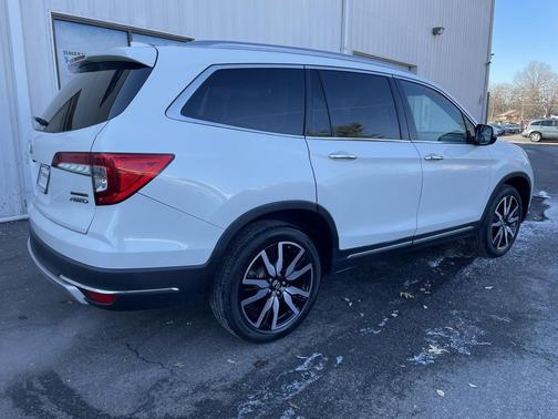 2022 Honda Pilot Touring 8-Passenger