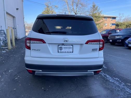 2022 Honda Pilot Touring 8-Passenger