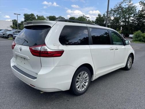 2017 Toyota Sienna XLE