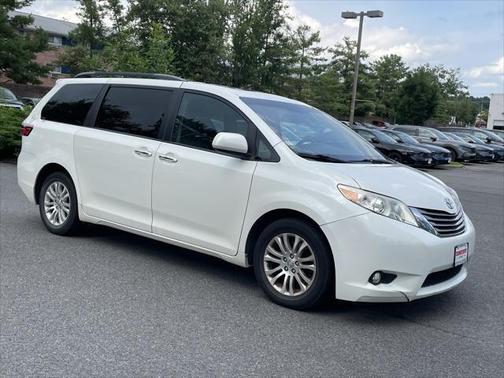 2017 Toyota Sienna XLE