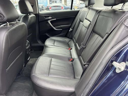 2012 Buick Regal Premium 1