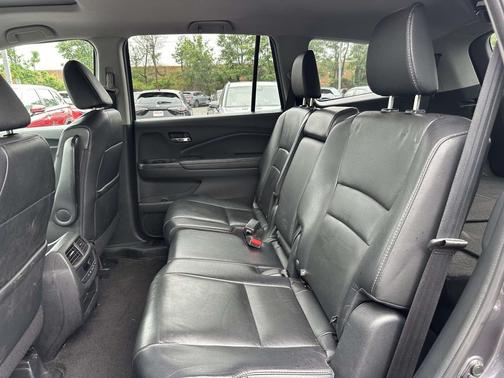 Modern Steel Metallic 2017 Honda Pilot EX-L