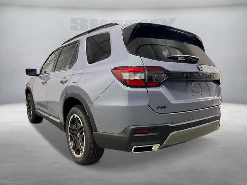 Sonic Gray Pearl 2026 Honda Pilot Touring 8-Passenger