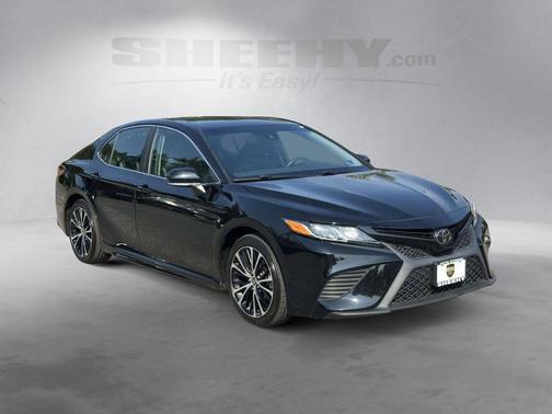Midnight Black Metallic 2020 Toyota Camry SE