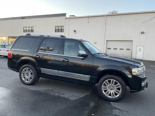 2011 Lincoln Navigator Base