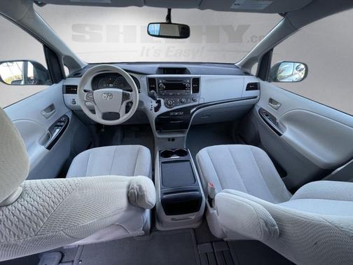 2011 Toyota Sienna LE