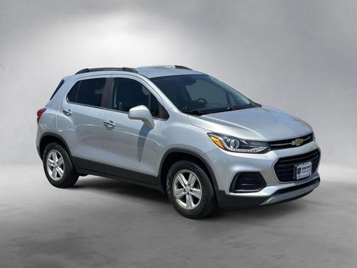 Silver Ice Metallic 2018 Chevrolet Trax LT