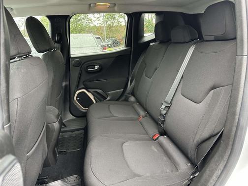 Glacier Metallic 2016 Jeep Renegade Latitude
