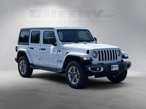 Bright White Clearcoat 2022 Jeep Wrangler Unlimited Sahara