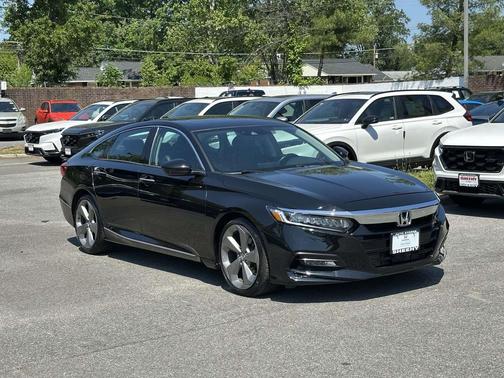 Crystal Black Pearl 2018 Honda Accord Touring