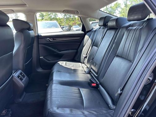 Crystal Black Pearl 2018 Honda Accord Touring