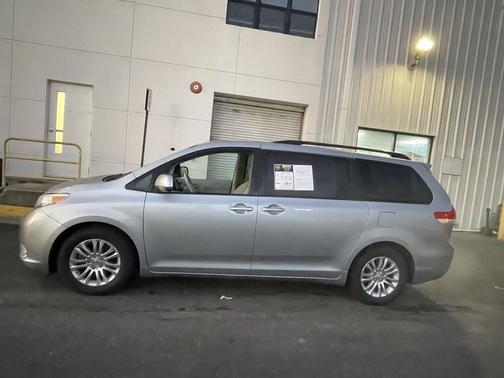 2011 Toyota Sienna XLE