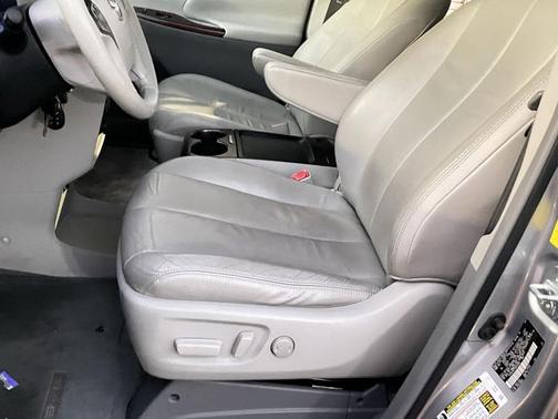 2011 Toyota Sienna XLE