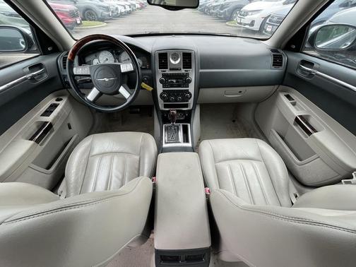 2005 Chrysler 300C Base