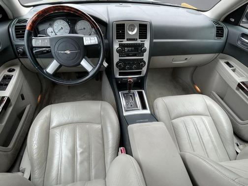 2005 Chrysler 300C Base